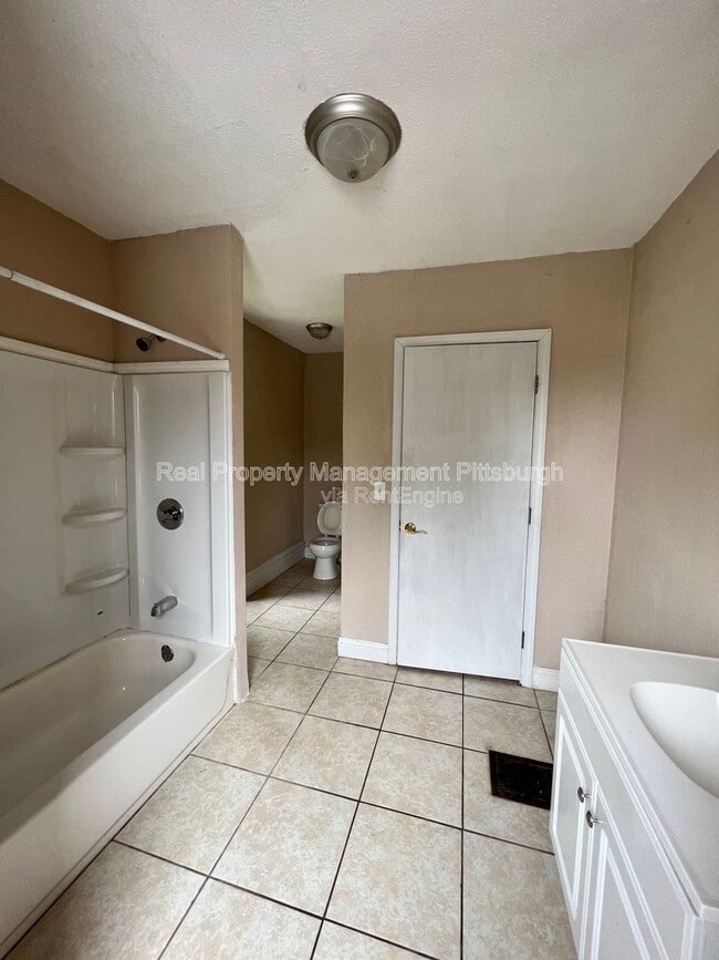 Building Photo - 218 Kearsarge St