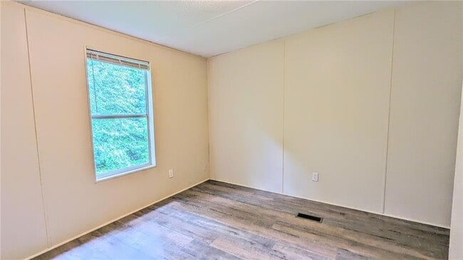 Building Photo - 99 Center Grove Dr