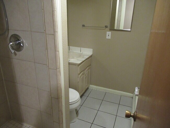 Building Photo - 2501 W Willamette Ave