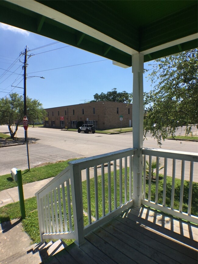 Building Photo - 3828 Avenue M 1/2