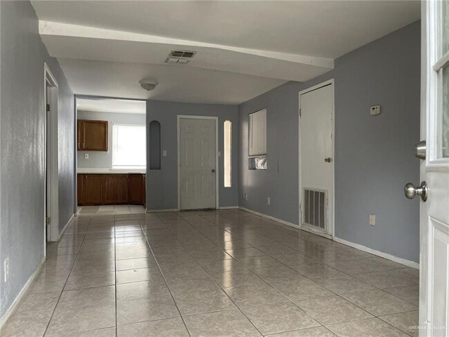 Building Photo - 13 W 18th St