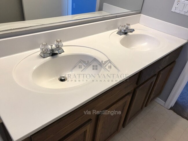 Building Photo - 12525 W Rosewood Ln