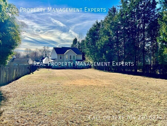 Building Photo - 9902 Redbud Tree Ct