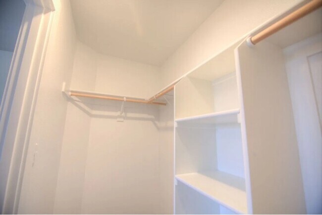 Building Photo - 607 NE 92nd Ave