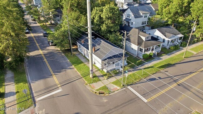 Building Photo - 922 Dock St