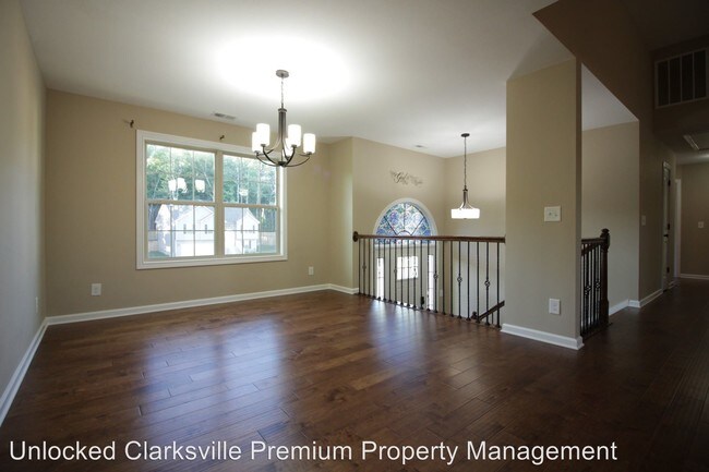 Building Photo - 5 br, 3 bath House - 1684 Putnum Drive