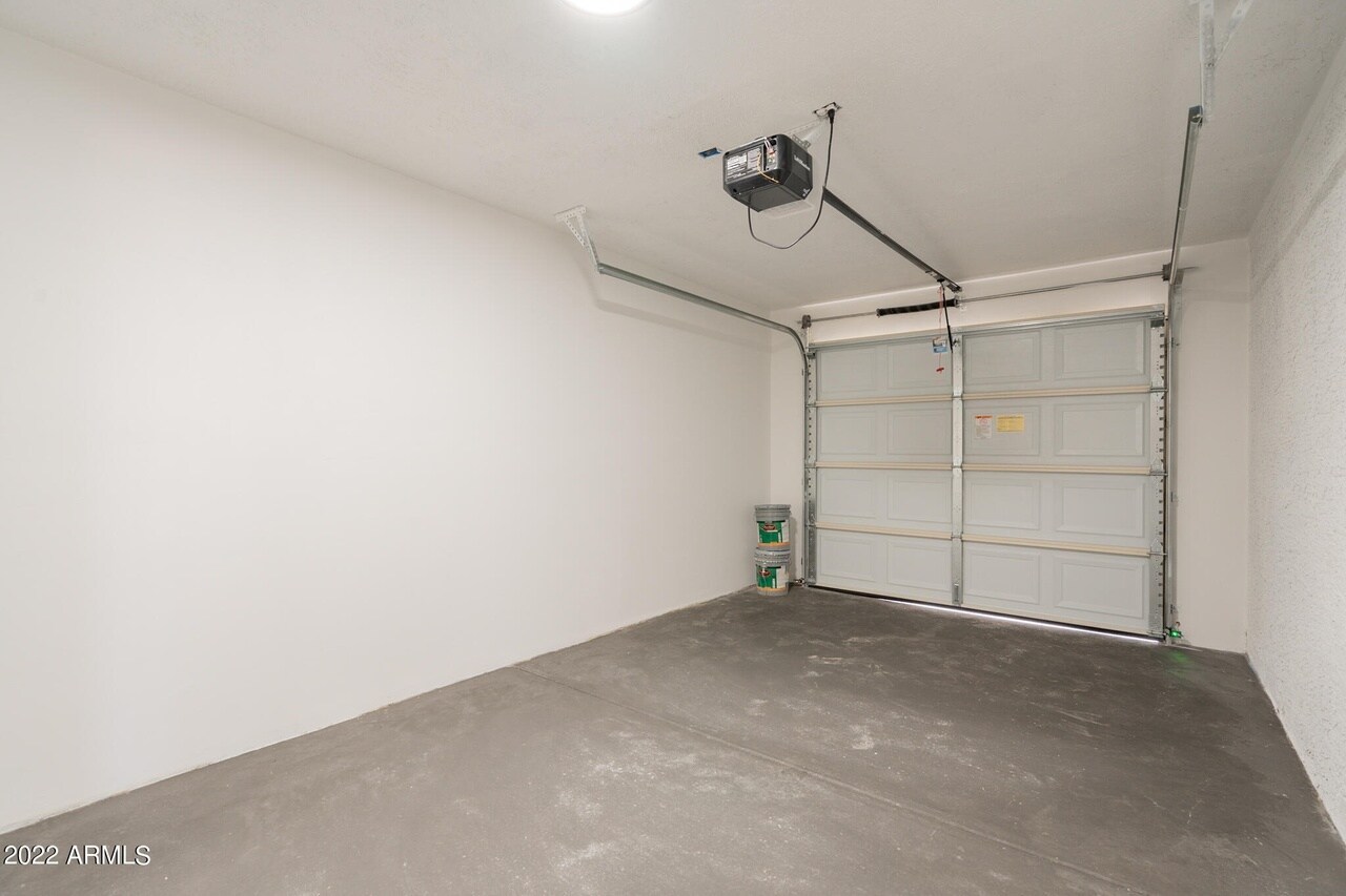 Building Photo - 822 W 18th St