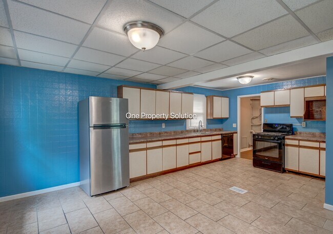Building Photo - 7611 Northcote Ave