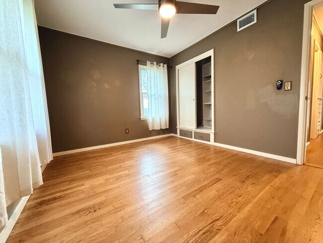 Building Photo - Beautiful Corner-Lot 3BD 1BA Home in Belle Isle Area!!