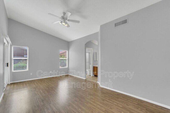 Building Photo - 2401 E Derringer Way