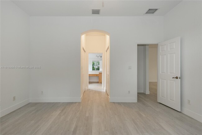Building Photo - 4413 W Whitewater Ave