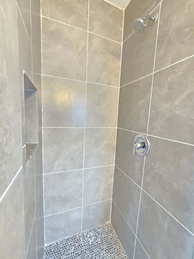 Building Photo - 8154 Potter Ave