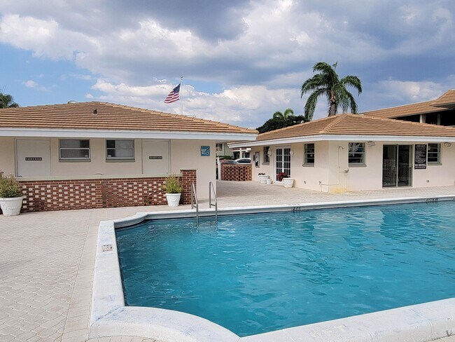 Building Photo - 1340 NE 28th Ave