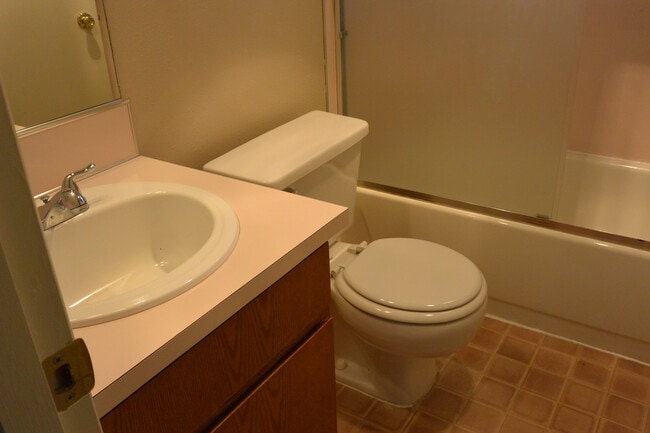 Building Photo - 8307 NE Starflower Ct
