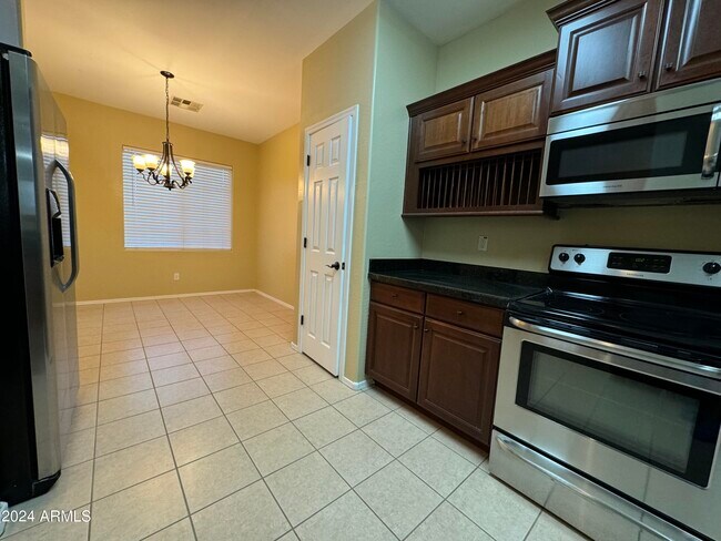 Building Photo - 2524 W Fawn Dr