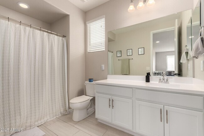 Building Photo - 5418 S Vincent