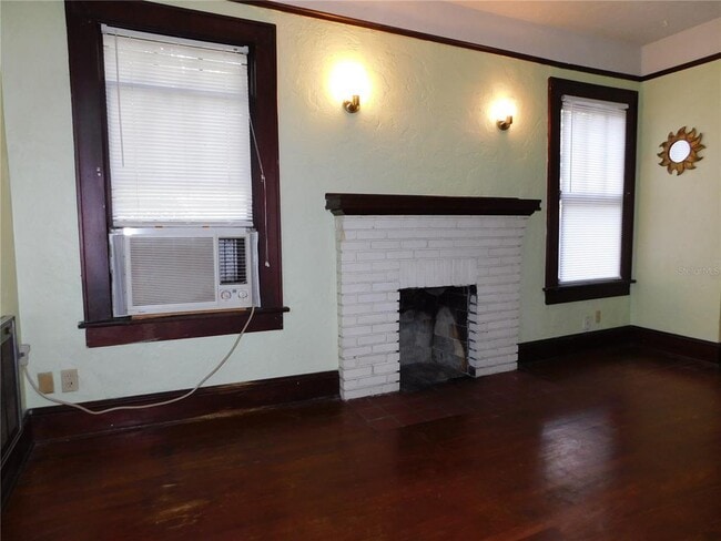 Building Photo - 302 NW 14th Ave