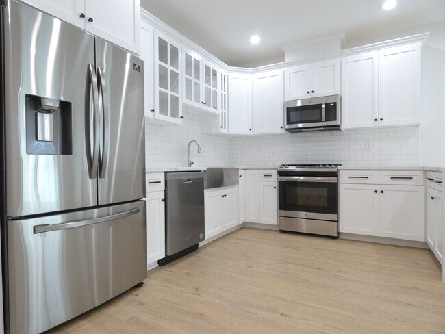 Building Photo - 5346 Lexington Ave