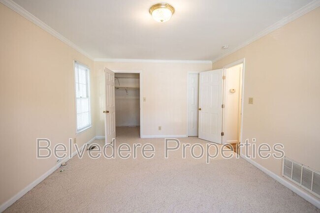 Building Photo - 8 Barret Place