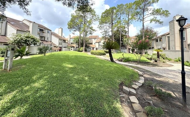 Building Photo - 1083 Country Pl Dr