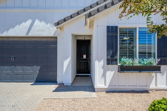 Building Photo - 542 E Bamboo Ln