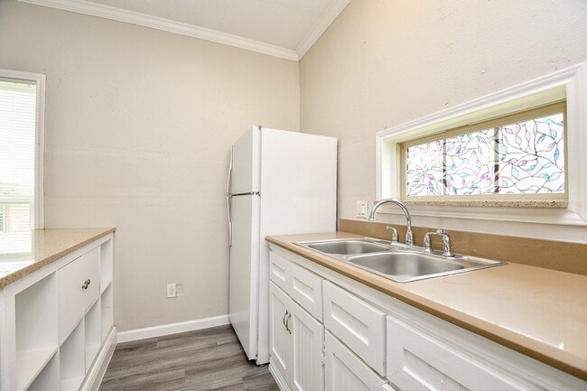 Building Photo - 1907 Lafferty Rd