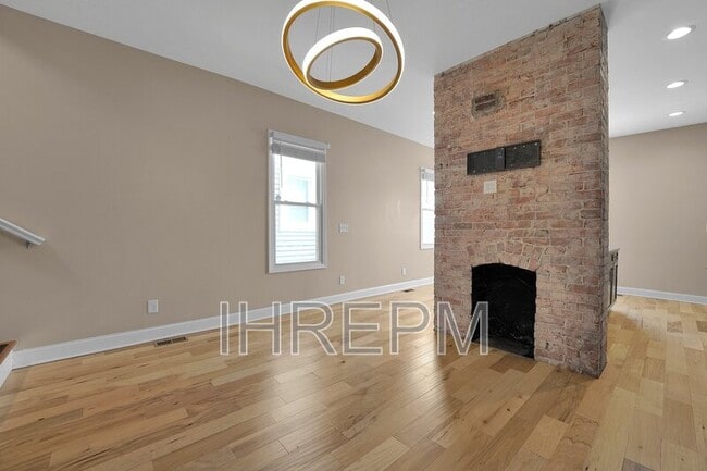 Building Photo - 144 N Monroe Ave