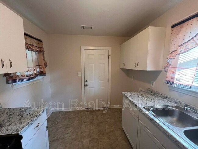 Building Photo - 2201 Shirley Ave