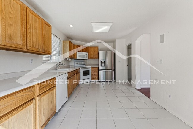 Building Photo - Spacious Home with Fenced Yard and Central AC