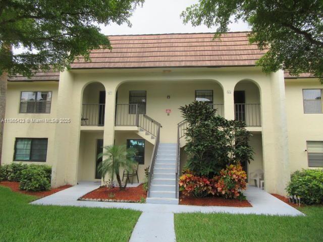 Primary Photo - 110 Lake Meryl Dr