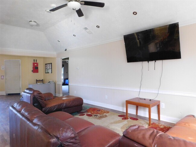 Building Photo - 13203 US-59