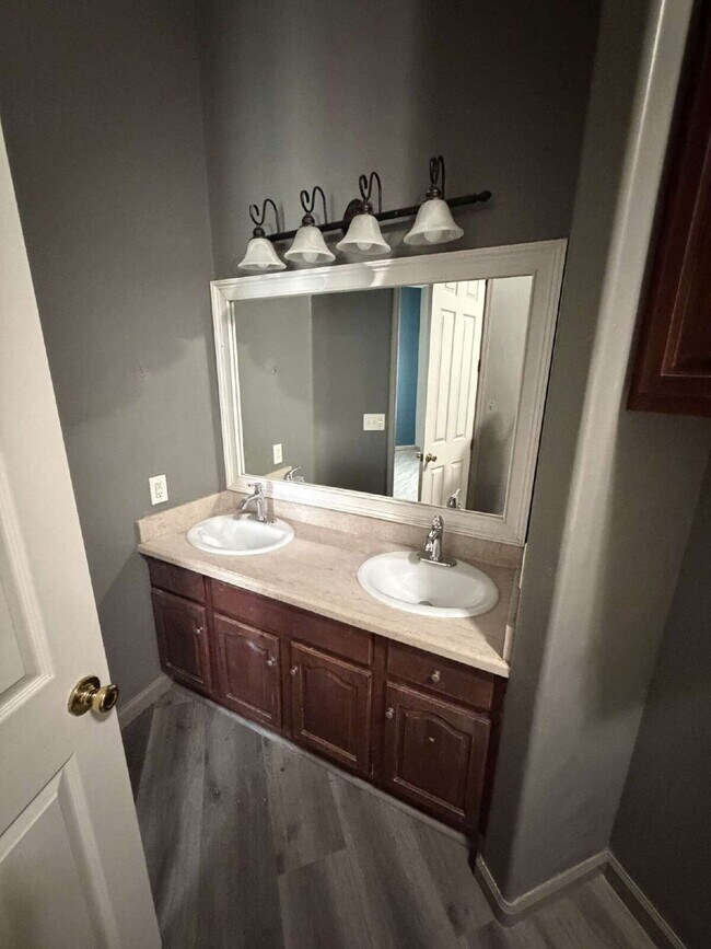 Building Photo - Beautiful 3 Bedroom, 2 Bathroom Home with Open Floor Plan & Spacious Backyard