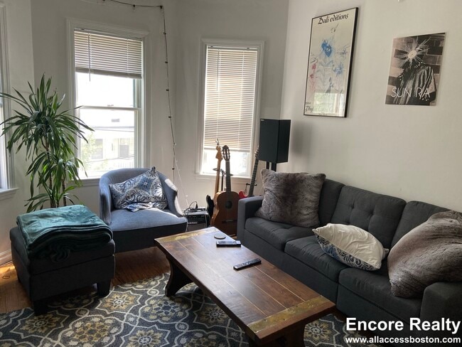 Building Photo - 26 Haskell St