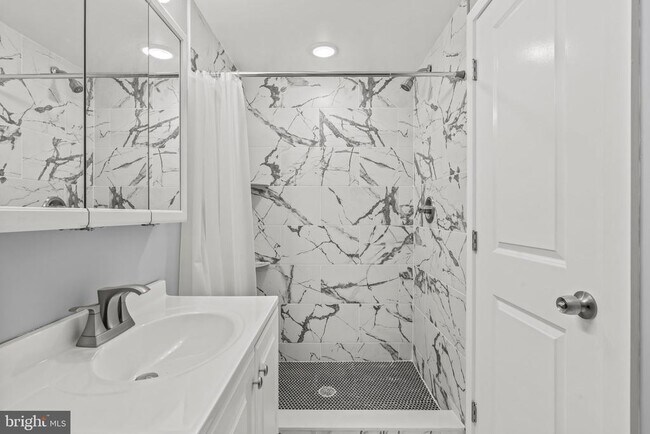 Building Photo - 1840 N Bouvier St