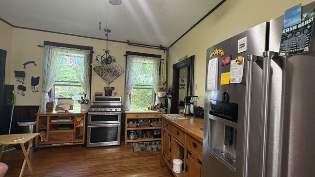 Building Photo - Stunning 3BR + Office Victorian Home with 6 Off-Street Parking Spaces – Flexible Mid- to Long-Ter...
