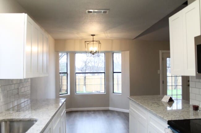 Building Photo - 6409 Macarthur Dr