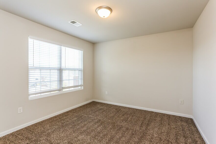 Building Photo - 461 Townsend Bend