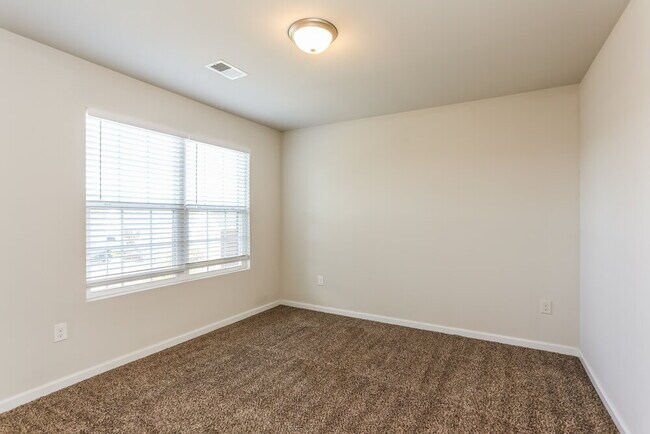 Building Photo - 461 Townsend Bend