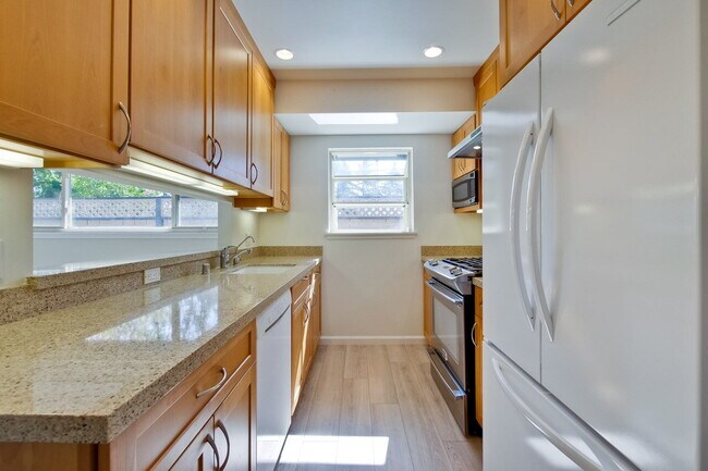 Building Photo - Single Story Townhome in Cherry Chase Neighborhood of Sunnyvale!