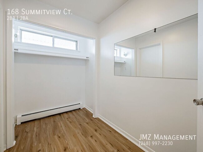 Building Photo - 168 Summit View Ct