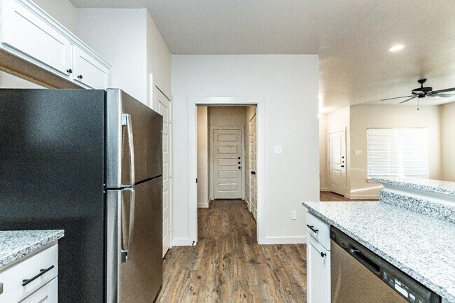 Building Photo - 1006 N 7th St