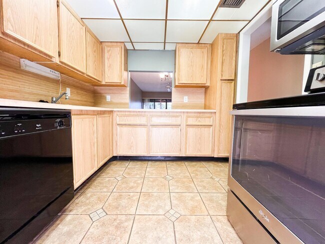 Building Photo - 5939 Forest Hill Blvd