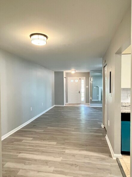 Building Photo - 7572 Belle Grae Dr