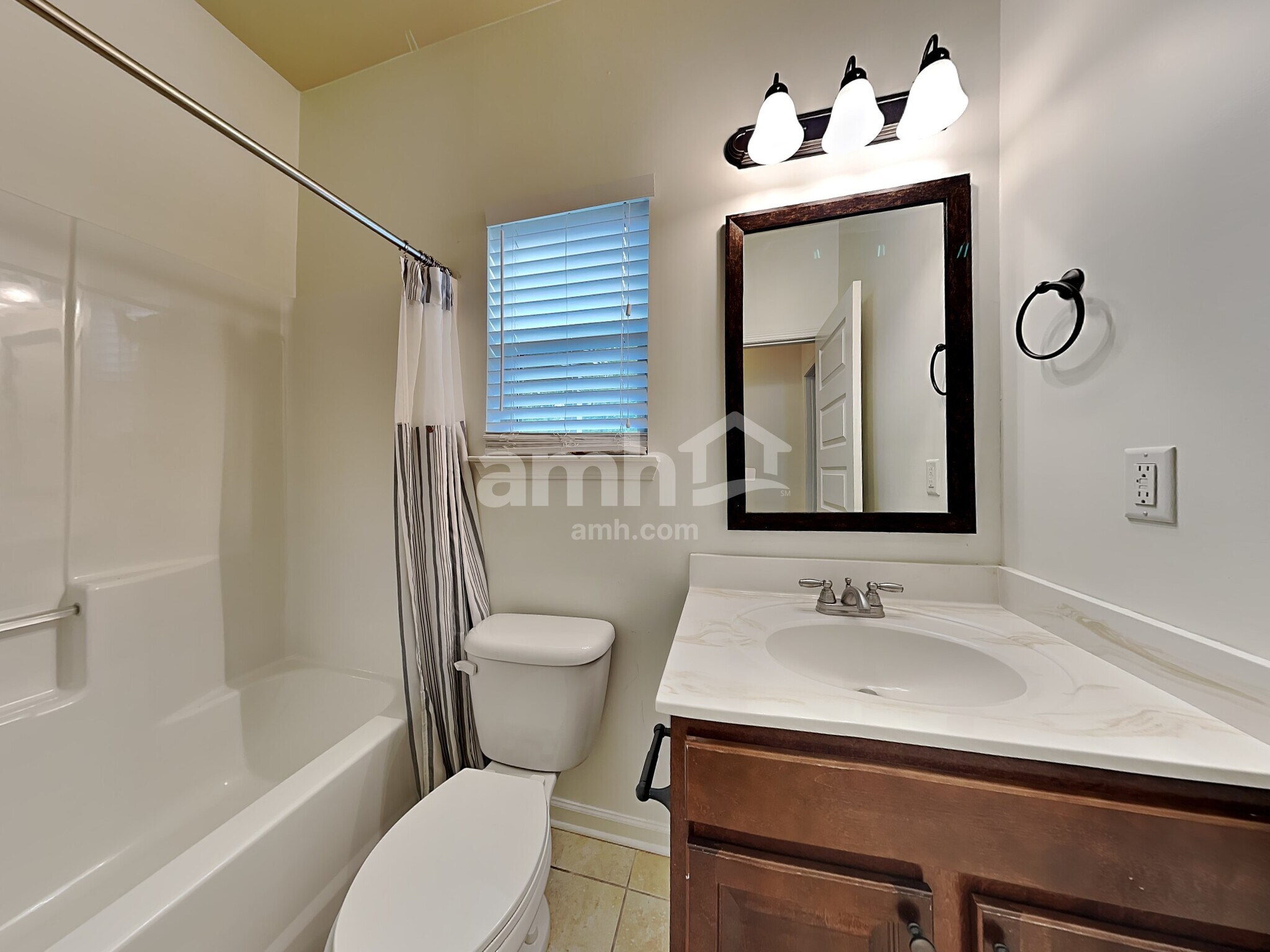 Building Photo - 272 Oak Branch Dr