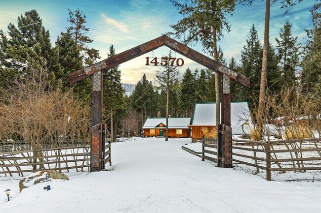 Building Photo - Lolo 4 bedroom, 2 bath, 2,520 Sq. Ft. home...