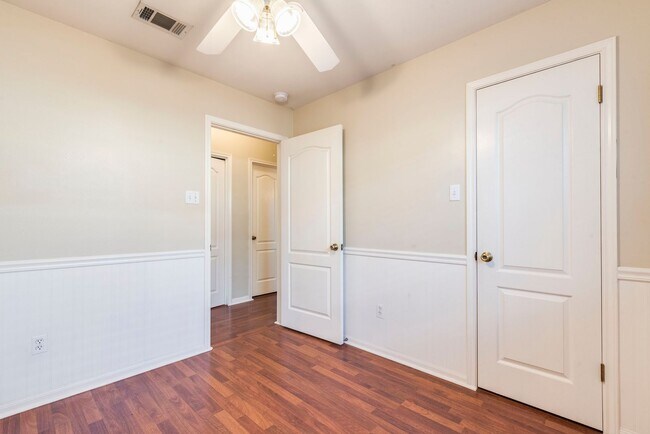 Building Photo - Charming 3 bedroom, 2 bathroom home in the heart of East Austin