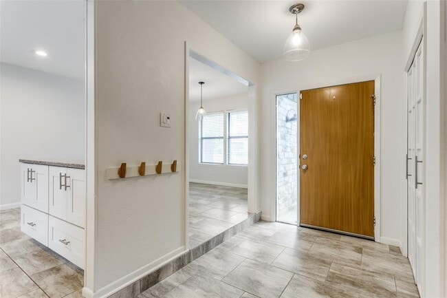 Building Photo - 9203 Knoll Crest Loop