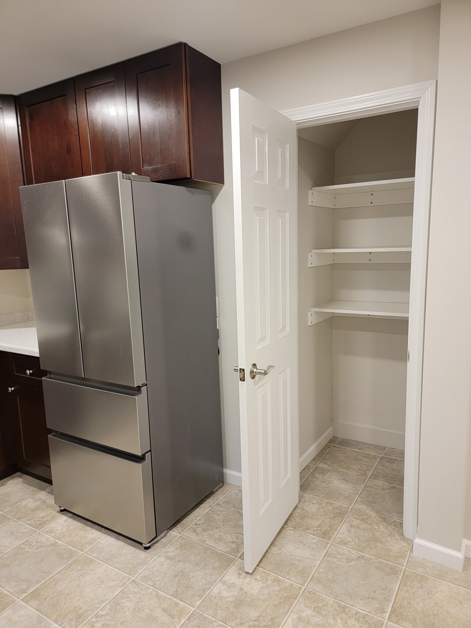 Kitchen pantry - 919 Arcadian Ave