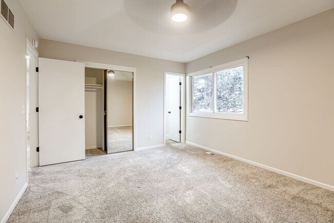 Building Photo - 7926 Primrose Ct