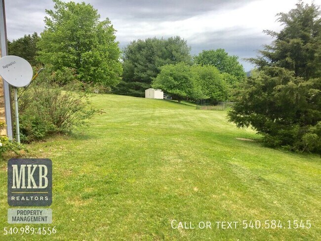 Building Photo - 7847 Forest Edge Dr